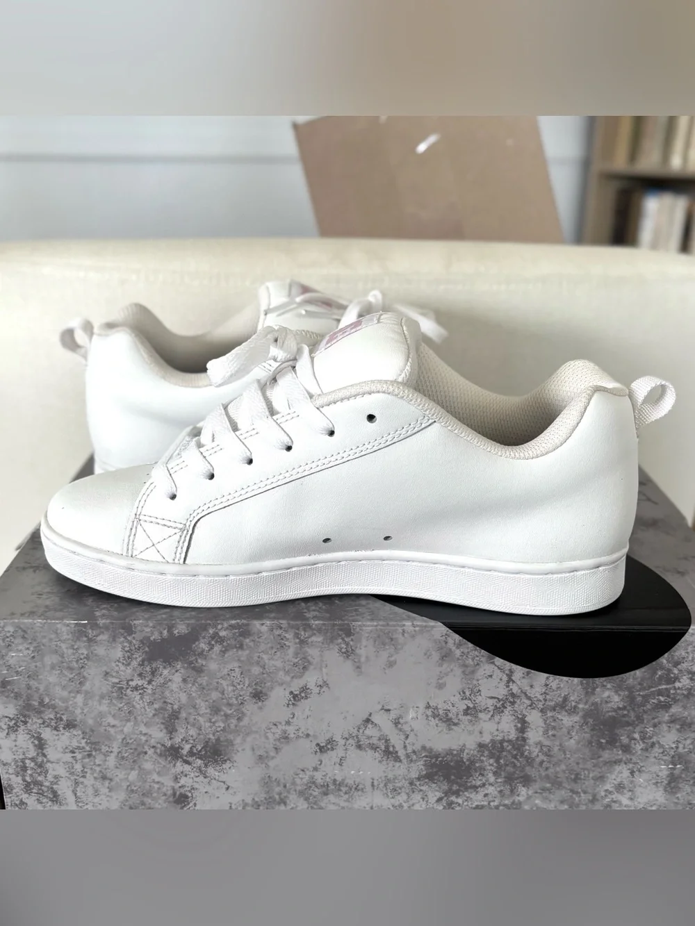 DC Shoes Court Graffik White Pink Patent Leather Size 9 Chunky Skate Sneakers